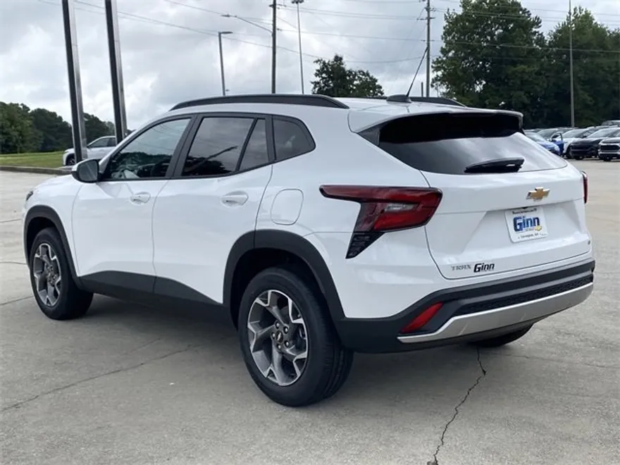 2025 Chevrolet Trax LT photo 1