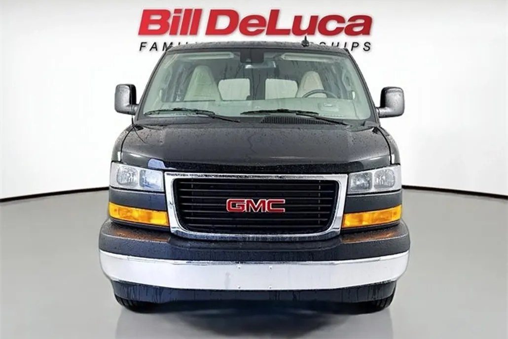 2025 Gmc Savana Passenger 2500 LT photo 1