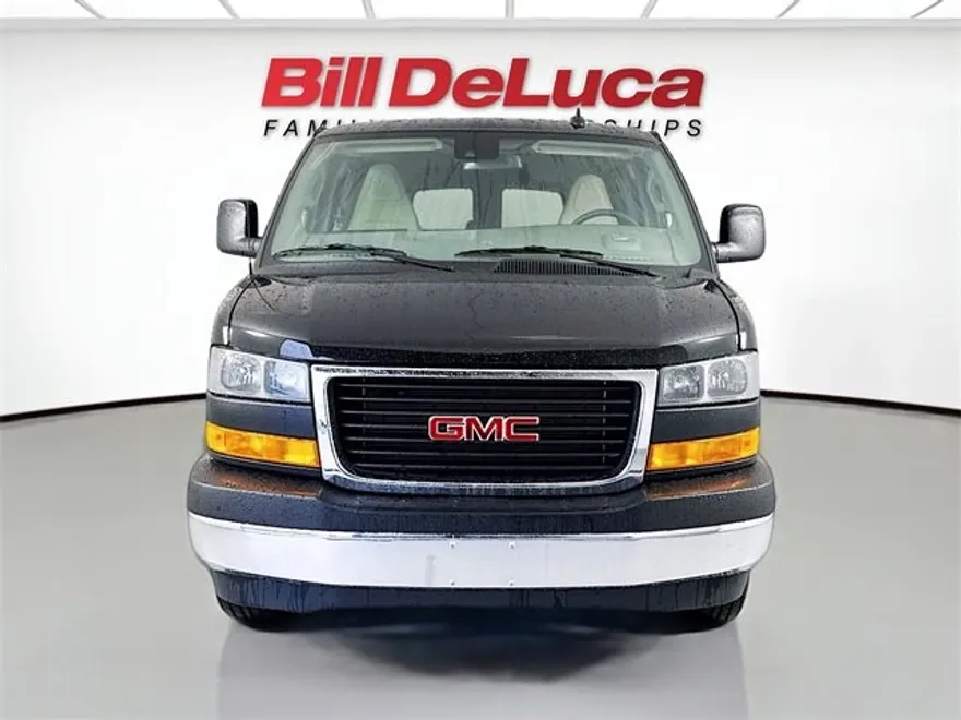 2025 Gmc Savana Passenger 2500 LT photo 1
