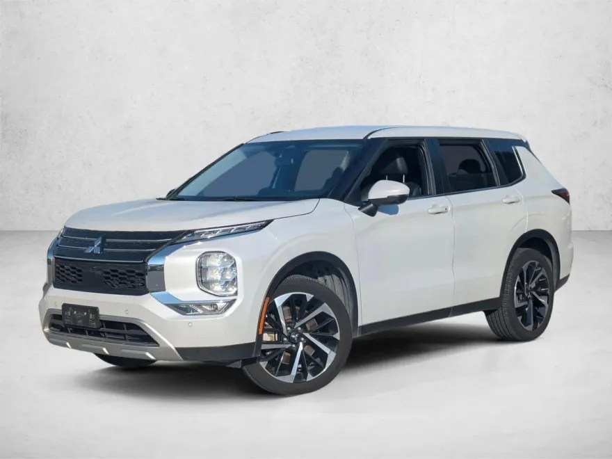 2024 Mitsubishi Outlander SE photo 1