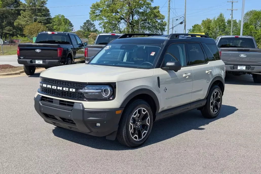2025 Ford Bronco Sport Outer Banks photo 1