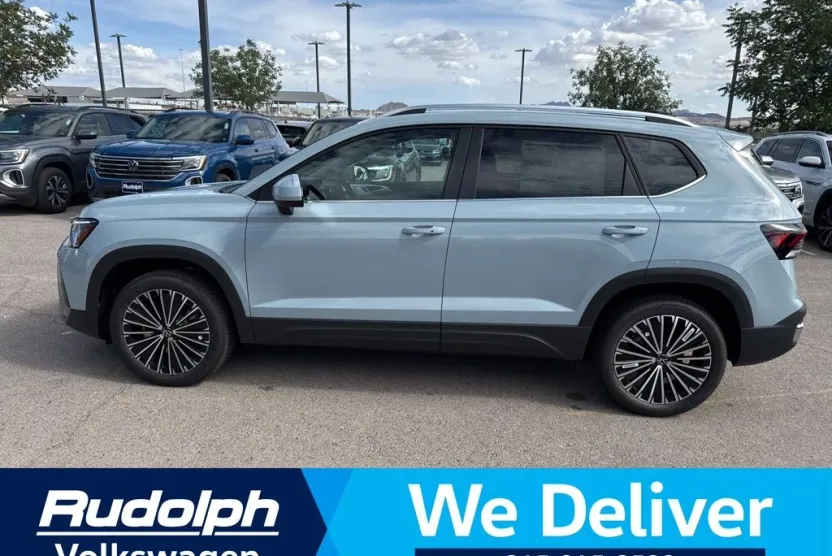 2025 Volkswagen Taos SE photo 1