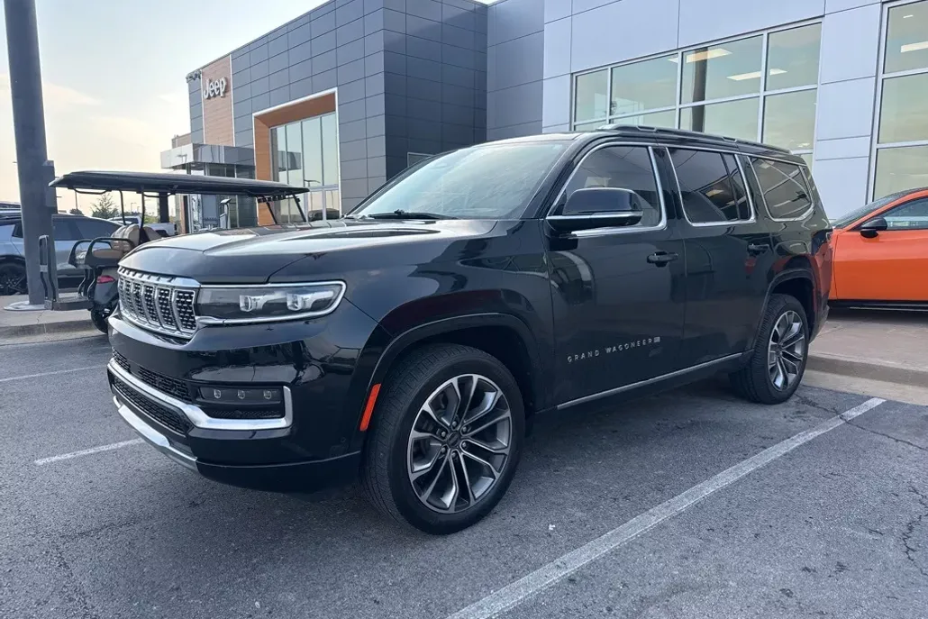 2022 Jeep Grand Wagoneer III photo 1