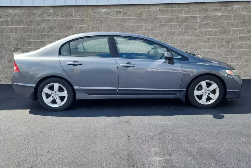 2011 Honda Civic photo 1