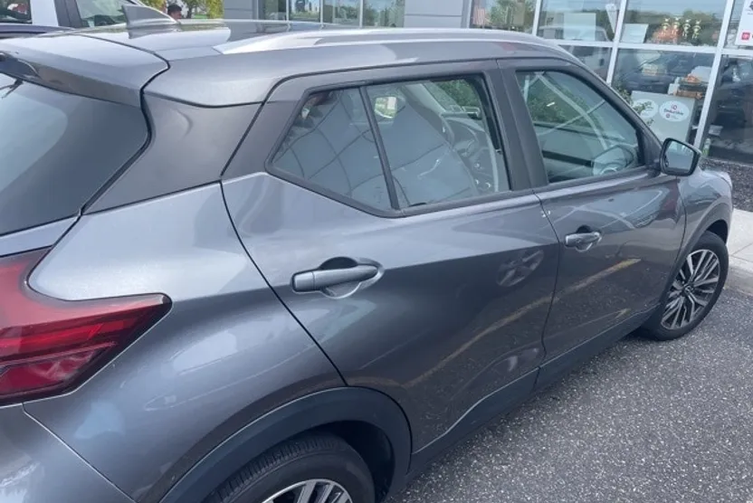 2023 Nissan Kicks SV photo 1