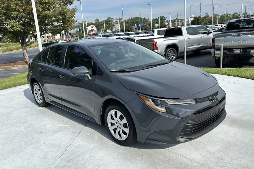 2024 Toyota Corolla LE photo 1
