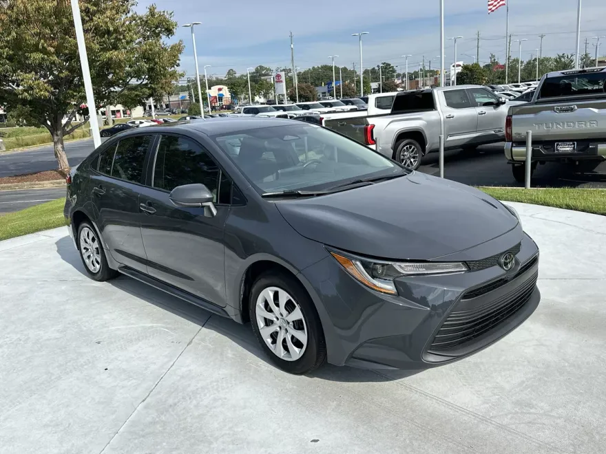 2024 Toyota Corolla LE photo 1