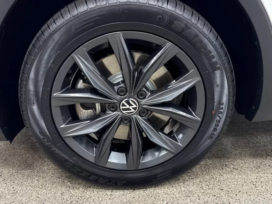 2024 Volkswagen Tiguan SE Wolfsburg Edition photo 1