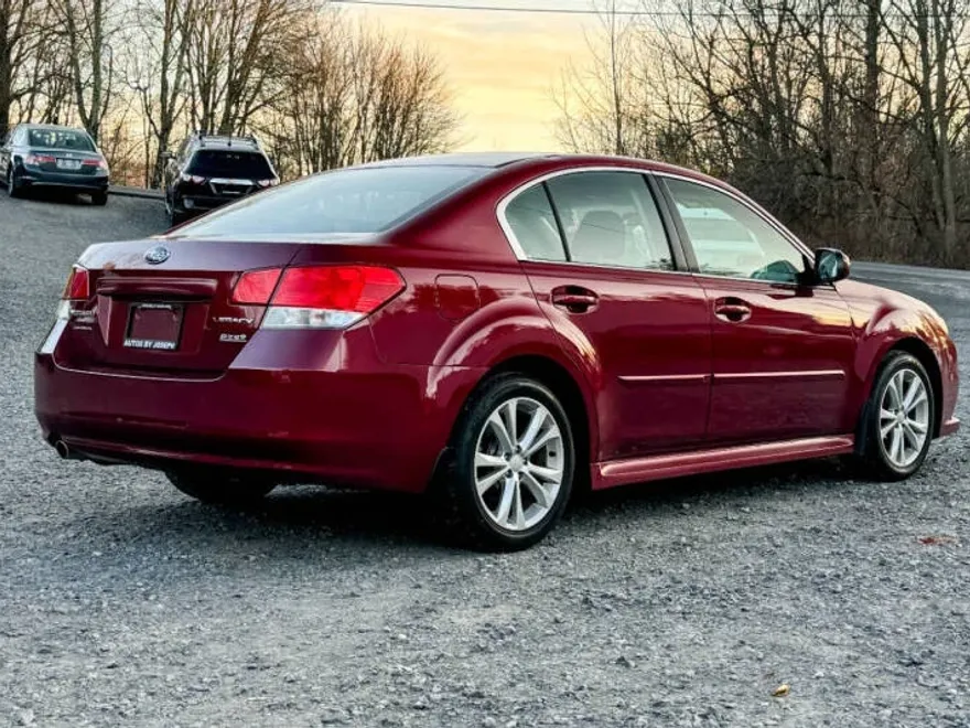 2013 Subaru Legacy 2.5i Premium photo 1
