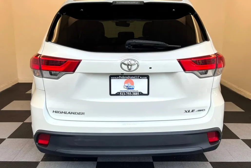 2019 Toyota Highlander XLE photo 1