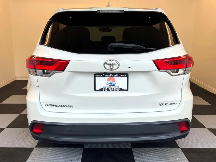 2019 Toyota Highlander XLE photo 1