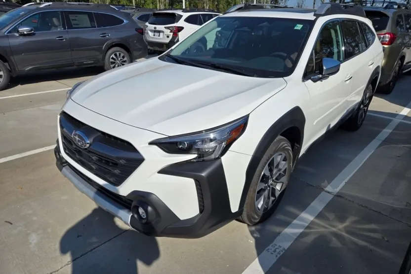 2025 Subaru Outback Touring XT photo 1
