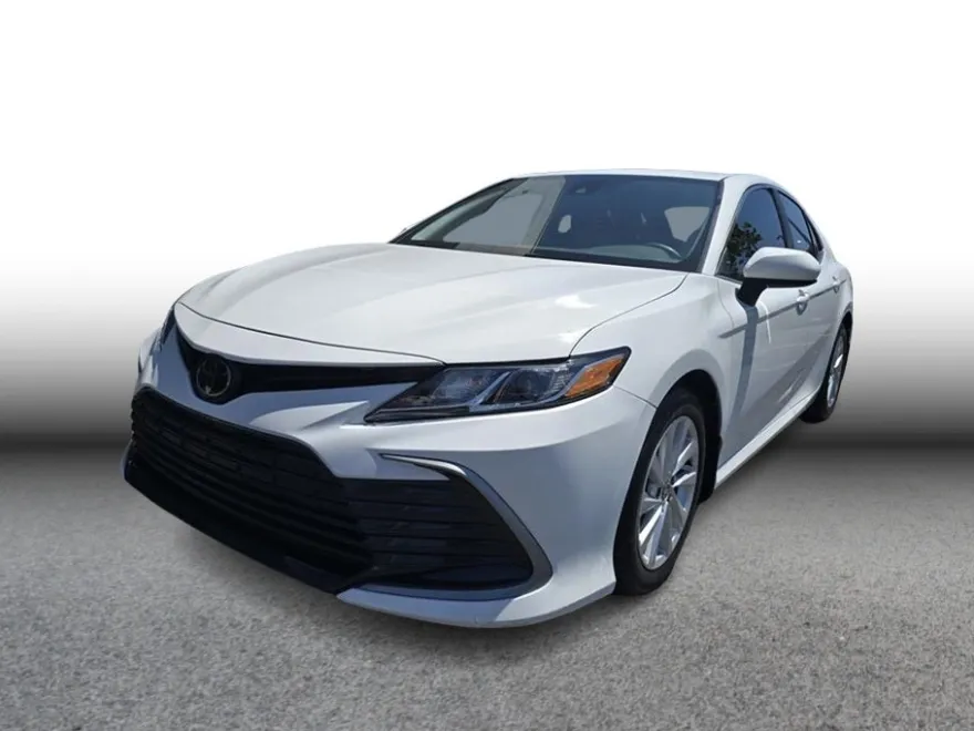 2023 Toyota Camry LE photo 1