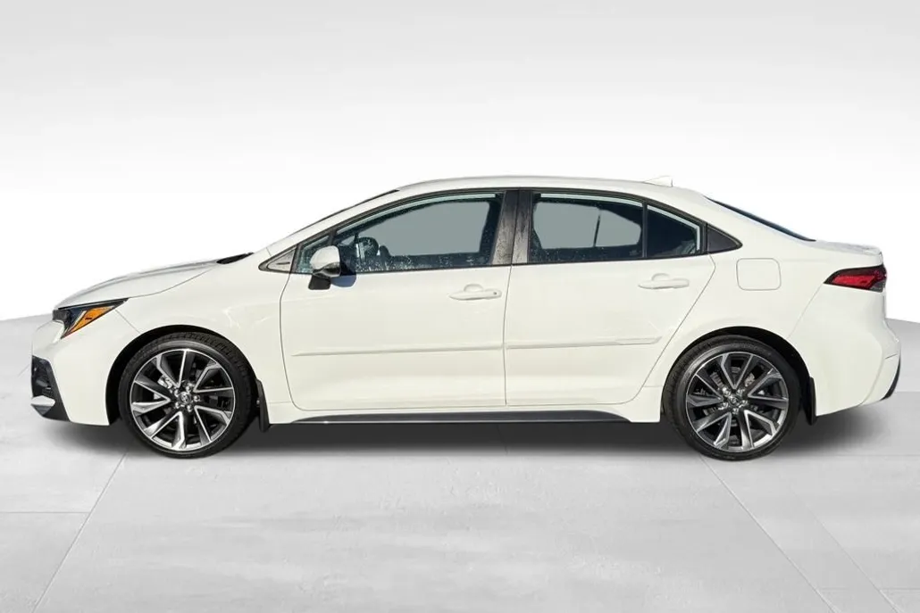 2021 Toyota Corolla SE photo 1