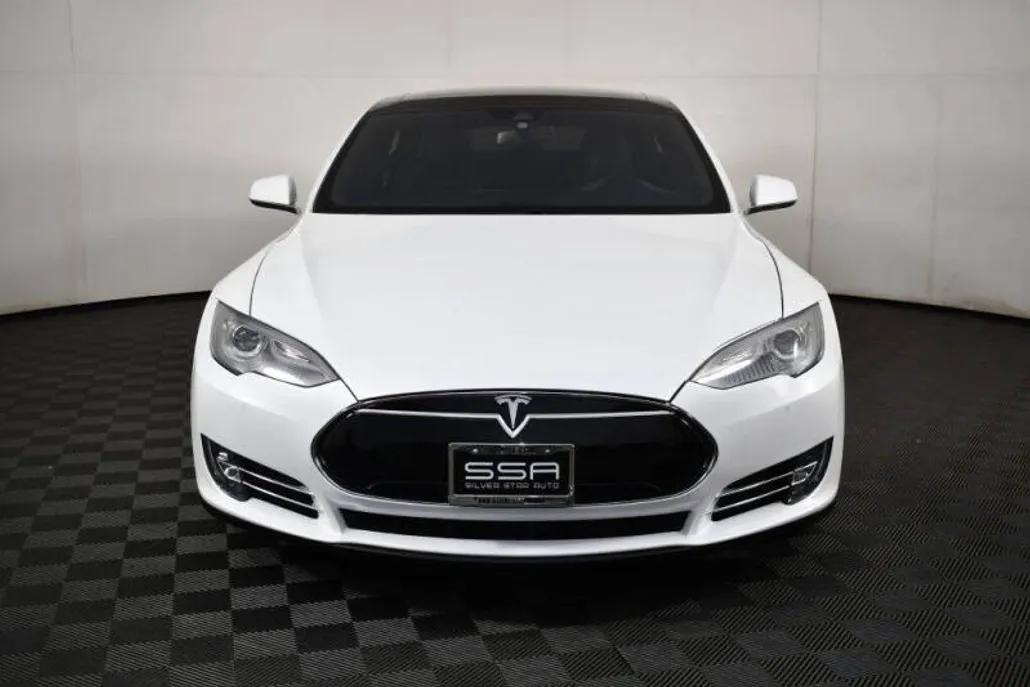 2015 Tesla Model S photo 1