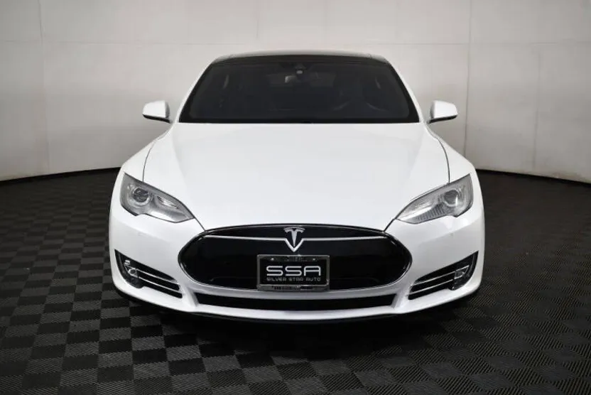 2015 Tesla Model S photo 1