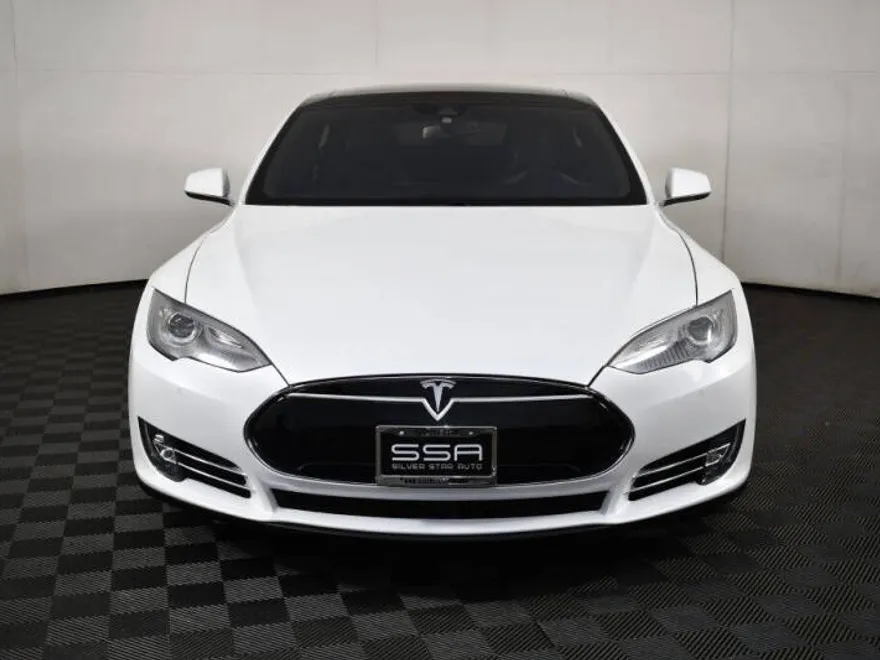 2015 Tesla Model S photo 1
