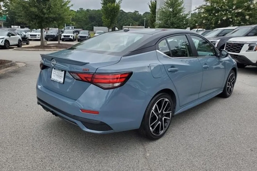 2025 Nissan Sentra SR photo 1