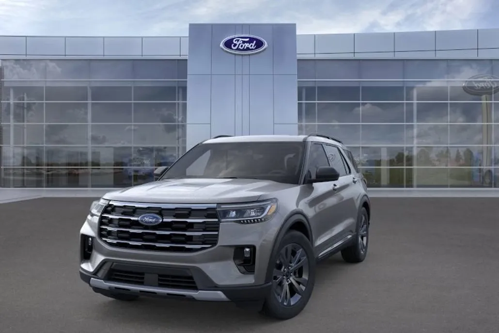 2025 Ford Explorer photo 1