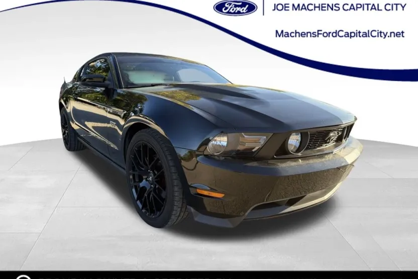 2010 Ford Mustang GT photo 1