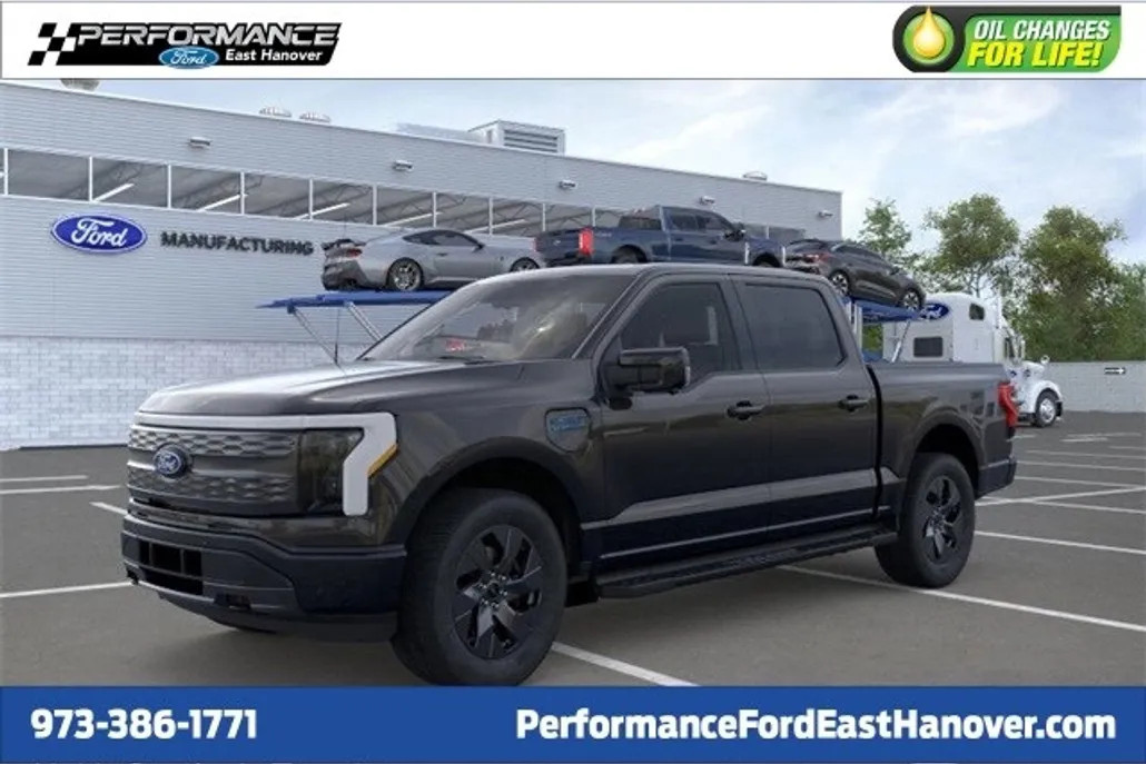 2025 Ford F-150 Lightning Lariat photo 1