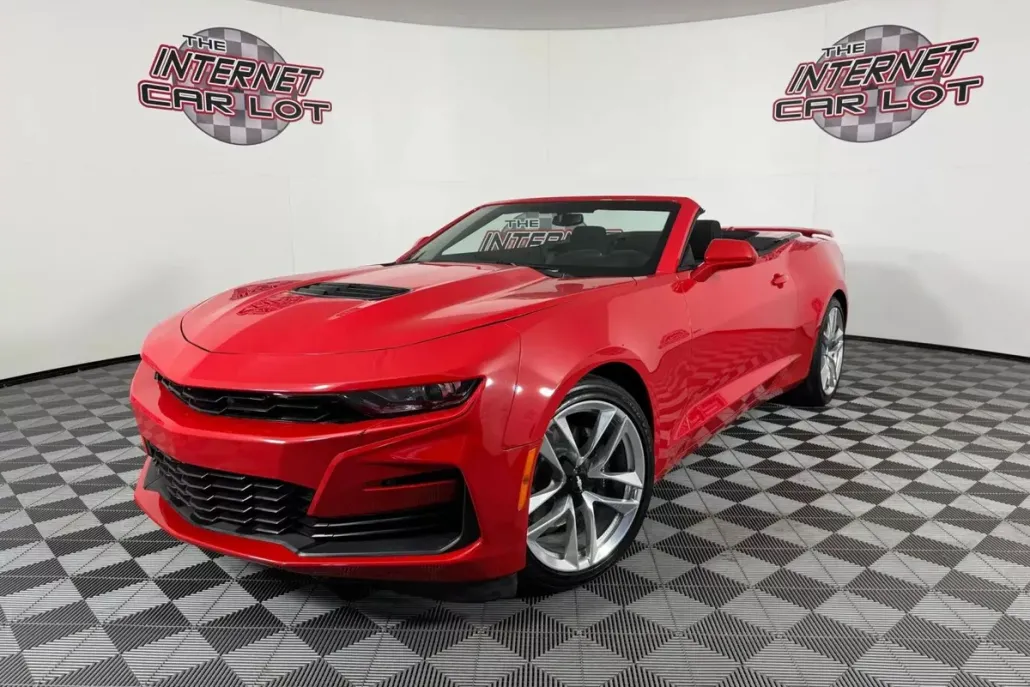 2024 Chevrolet Camaro LT1 photo 1