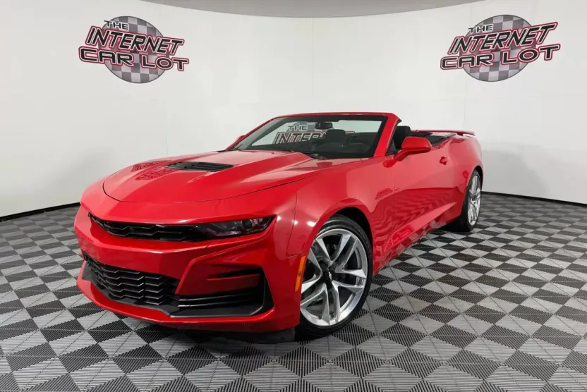 2024 Chevrolet Camaro LT1 photo 1