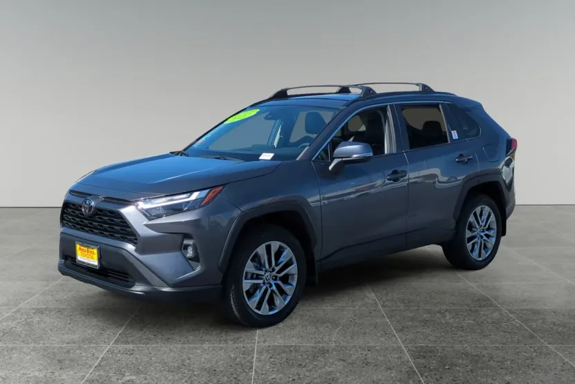 2022 Toyota RAV4 XLE Premium photo 1