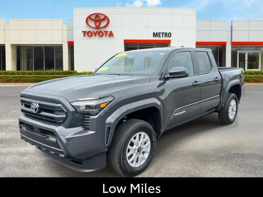 2025 Toyota Tacoma SR5 photo 1