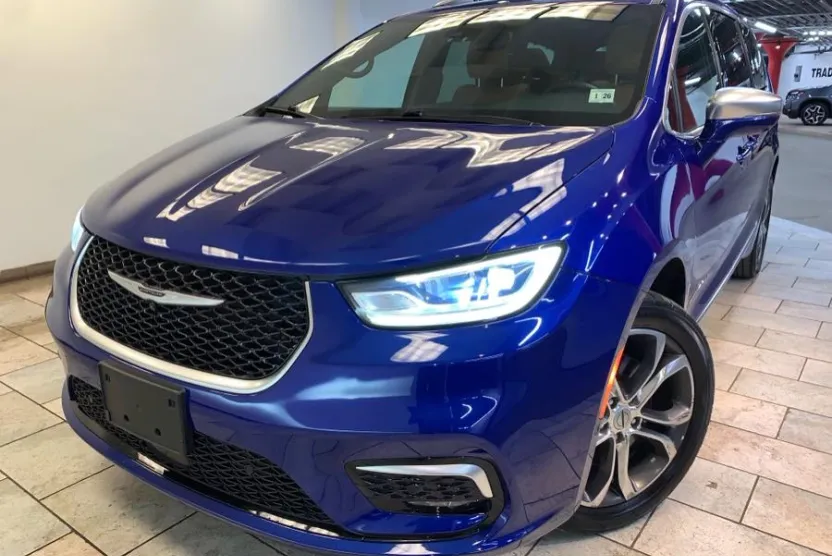2021 Chrysler Pacifica Pinnacle photo 1