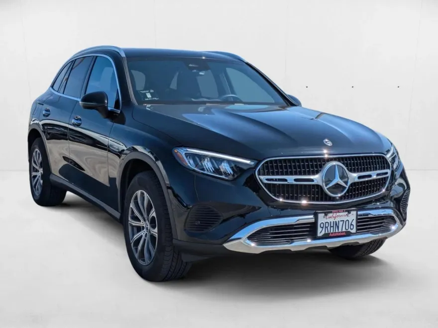 2025 Mercedes Benz GLC 300 photo 1