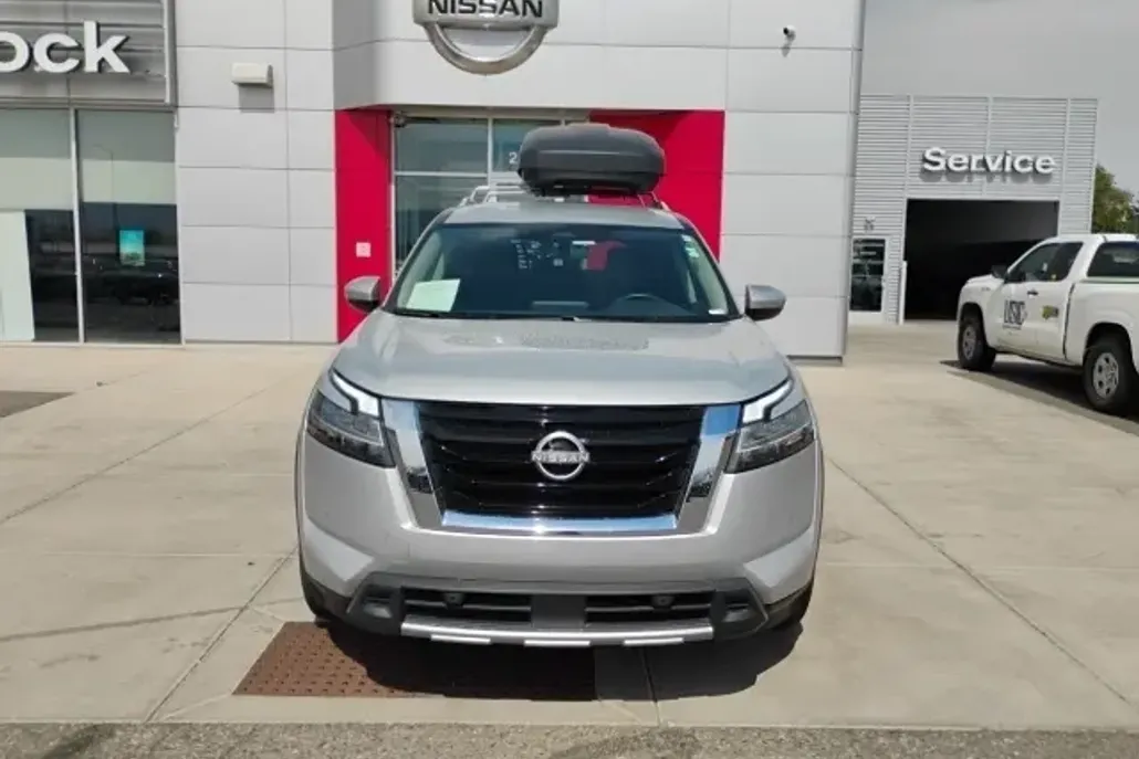 2024 Nissan Pathfinder SL photo 1