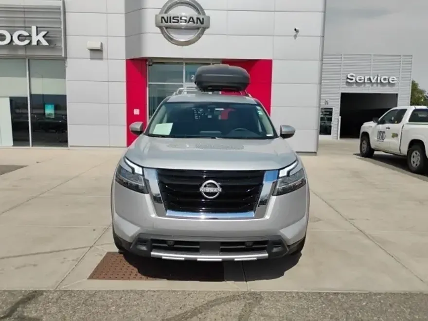 2024 Nissan Pathfinder SL photo 1