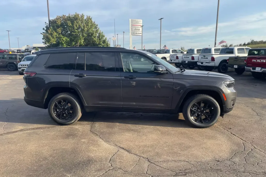 2025 Jeep Grand Cherokee Altitude X photo 1