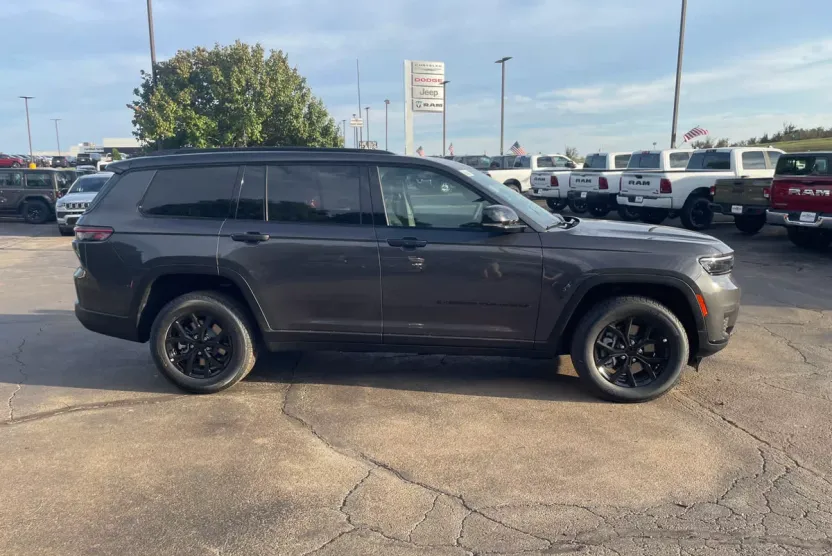 2025 Jeep Grand Cherokee Altitude X photo 1
