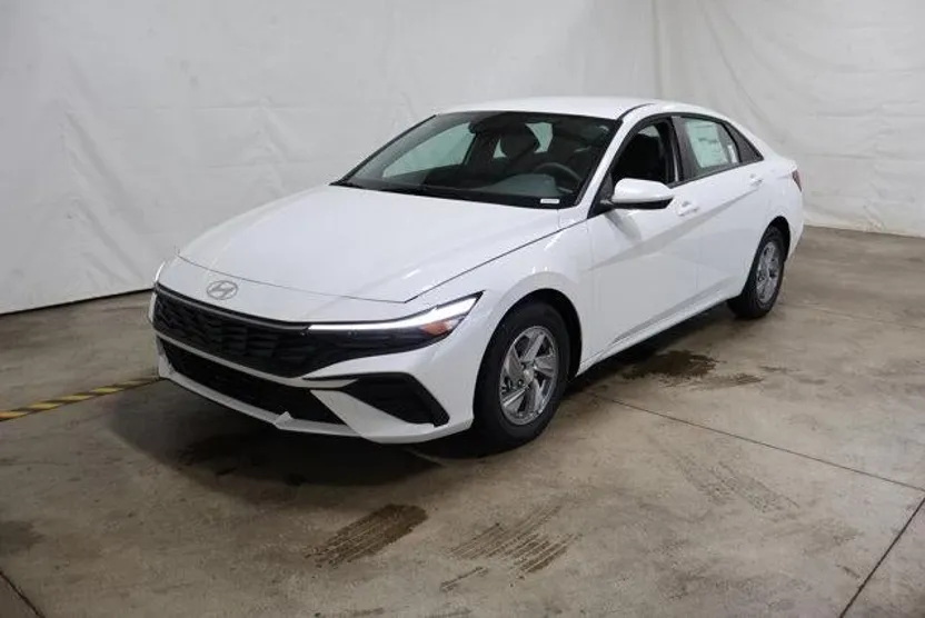 2025 Hyundai Elantra SE photo 1