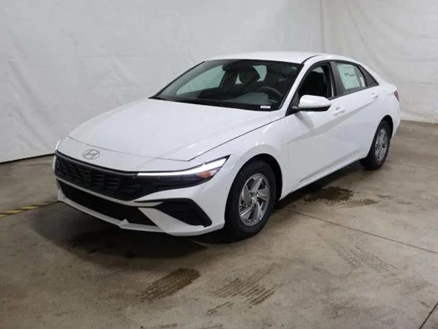2025 Hyundai Elantra SE photo 1