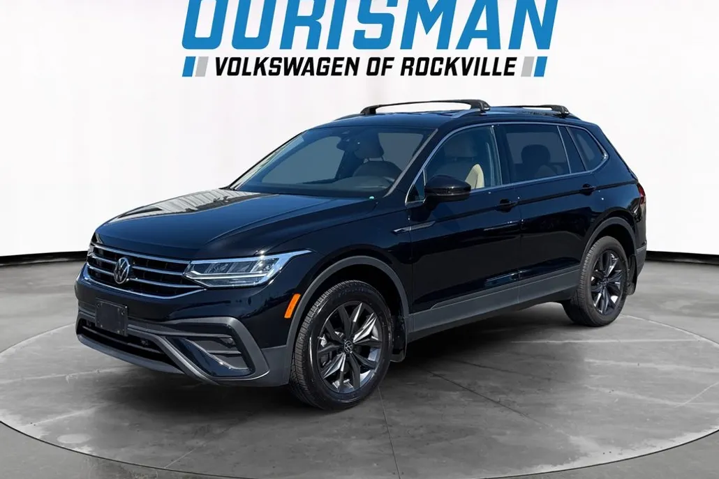 2023 Volkswagen Tiguan SE photo 1