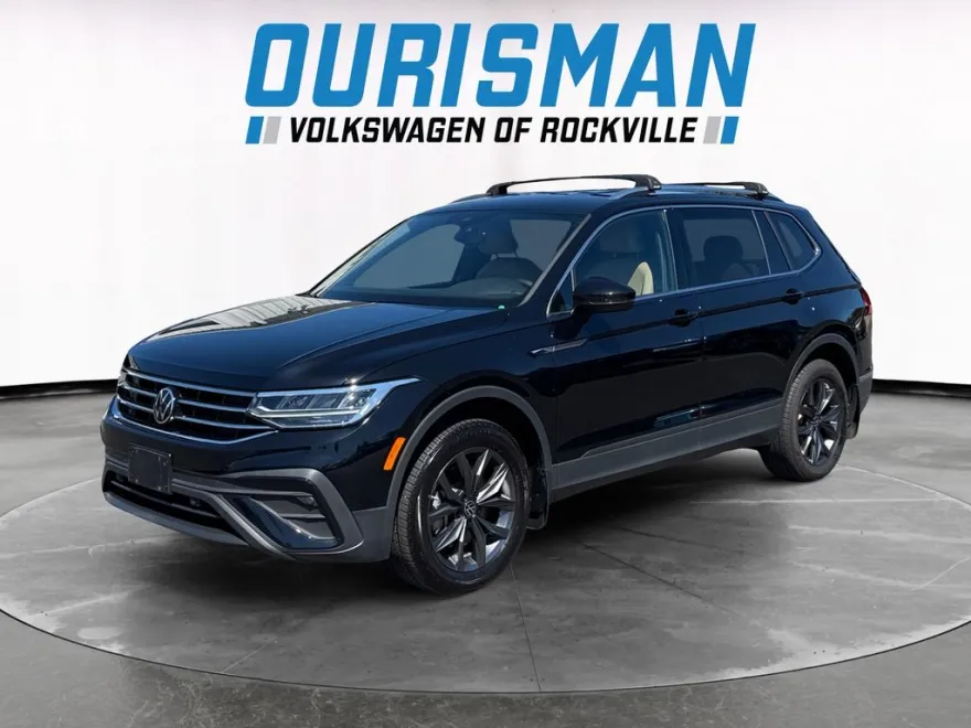 2023 Volkswagen Tiguan SE photo 1