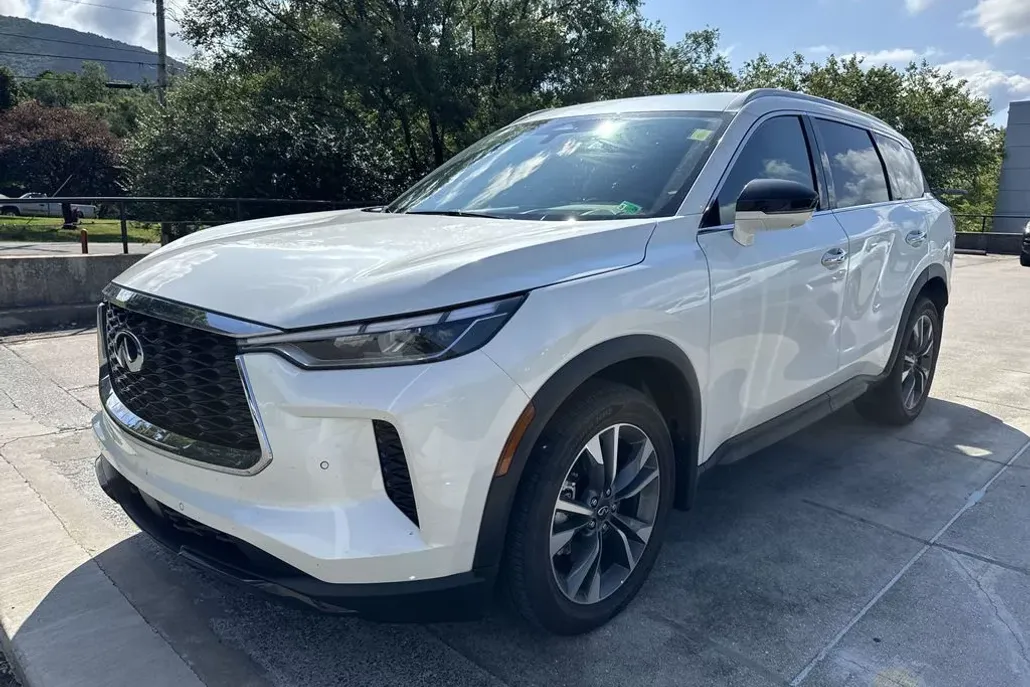 2025 Infiniti QX60 Luxe photo 1