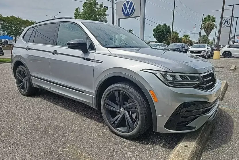 2023 Volkswagen Tiguan SE R-Line Black photo 1