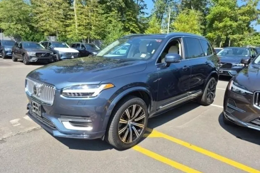 2023 Volvo XC90 Plus photo 1