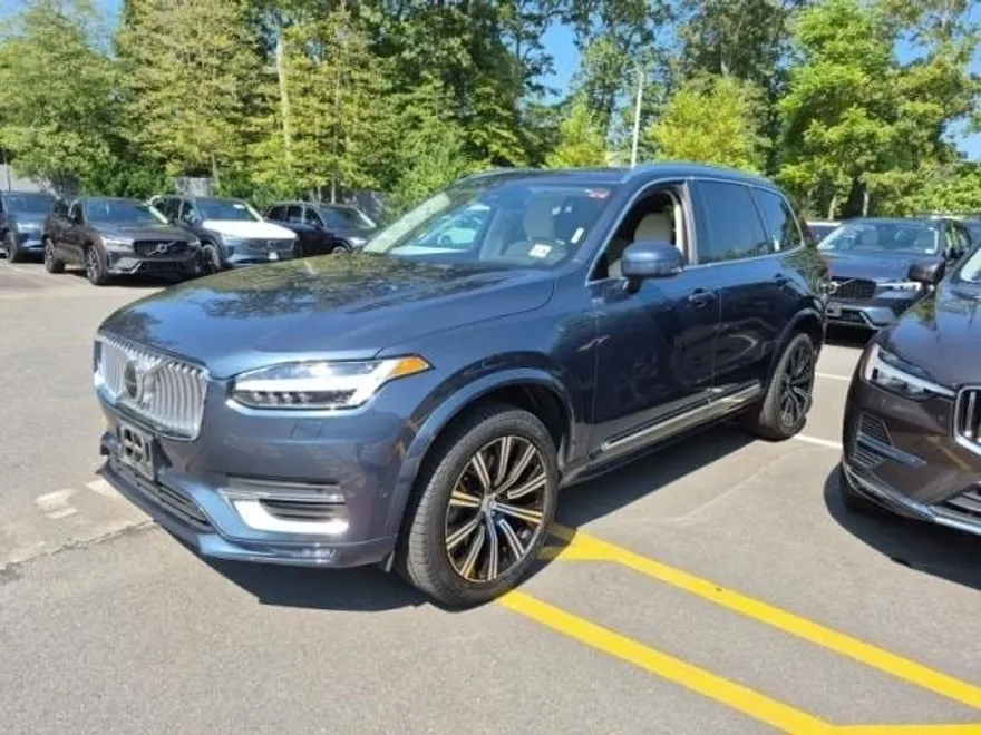 2023 Volvo XC90 Plus photo 1