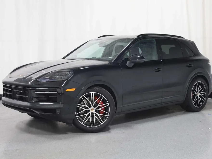 2025 Porsche Cayenne S photo 1