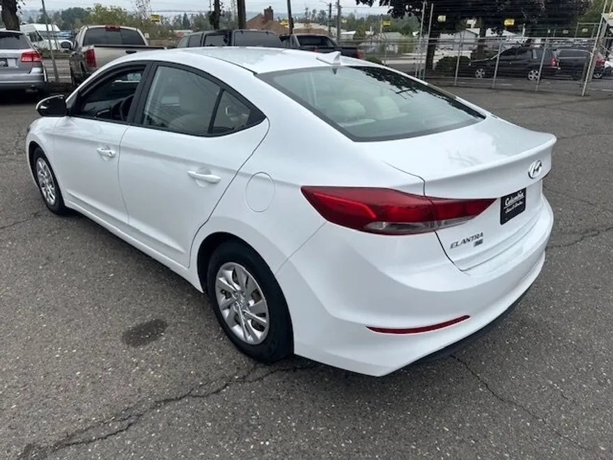 2017 Hyundai Elantra SE photo 1