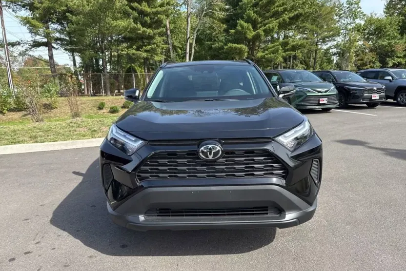 2025 Toyota RAV4 XLE photo 1