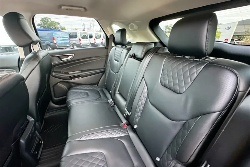 2024 Ford Edge Titanium photo 1