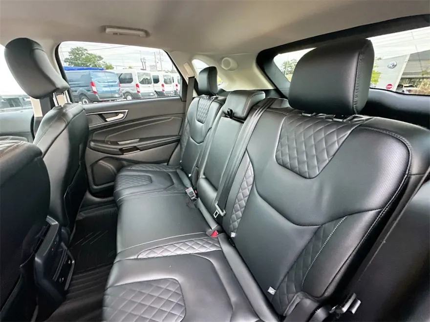 2024 Ford Edge Titanium photo 1