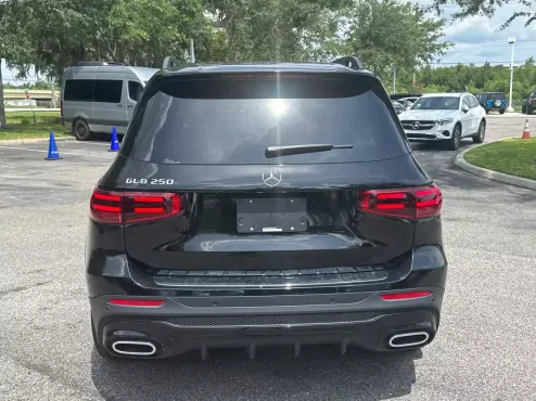 2025 Mercedes Benz GLB 250 photo 4