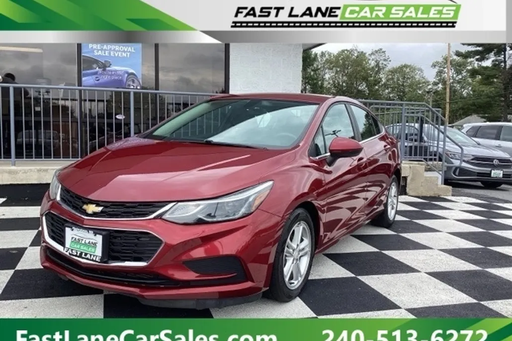 2017 Chevrolet Cruze LT photo 1